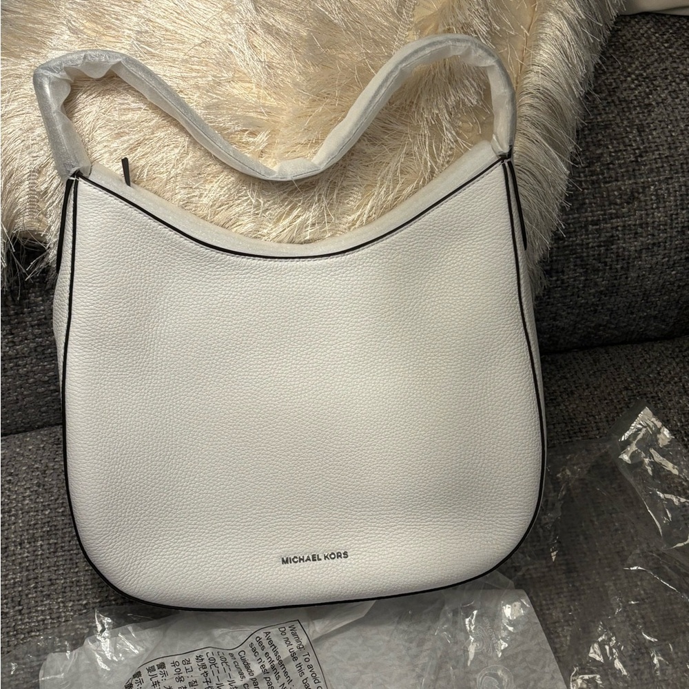 Brand new Michael Kors Large Pebbled Leather Shoulder Bag with tag on ! - Picture 8 of 14